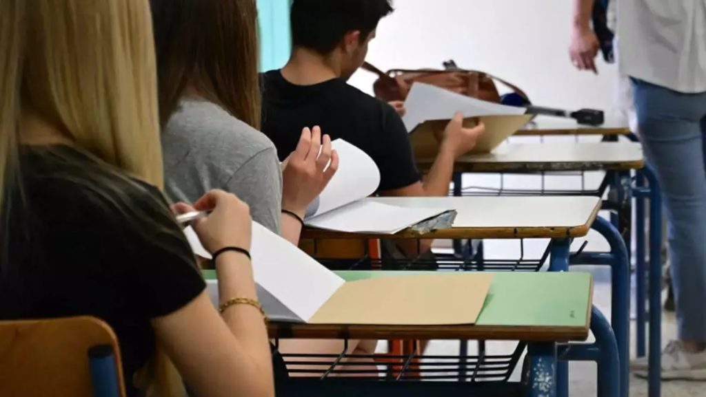 Εθνικό Απολυτήριο: Πότε ξεκινά η εφαρμογή του, τι θα ισχύει με τις Πανελλαδικές εξετάσεις