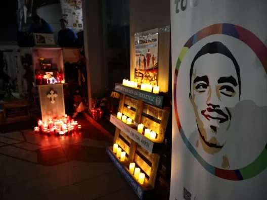 Συγκλονίζει η μάνα του αδικοχαμένου οπαδού Άλκη Καμπανού 26 Συγκλονίζει η μάνα του αδικοχαμένου οπαδού Άλκη Καμπανού