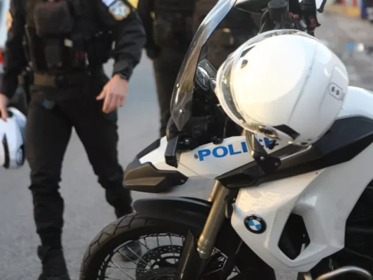 Εύβοια: Αστυνομικός συνελήφθη για ξυλοδαρμό της συζύγου μπροστά στα παιδιά