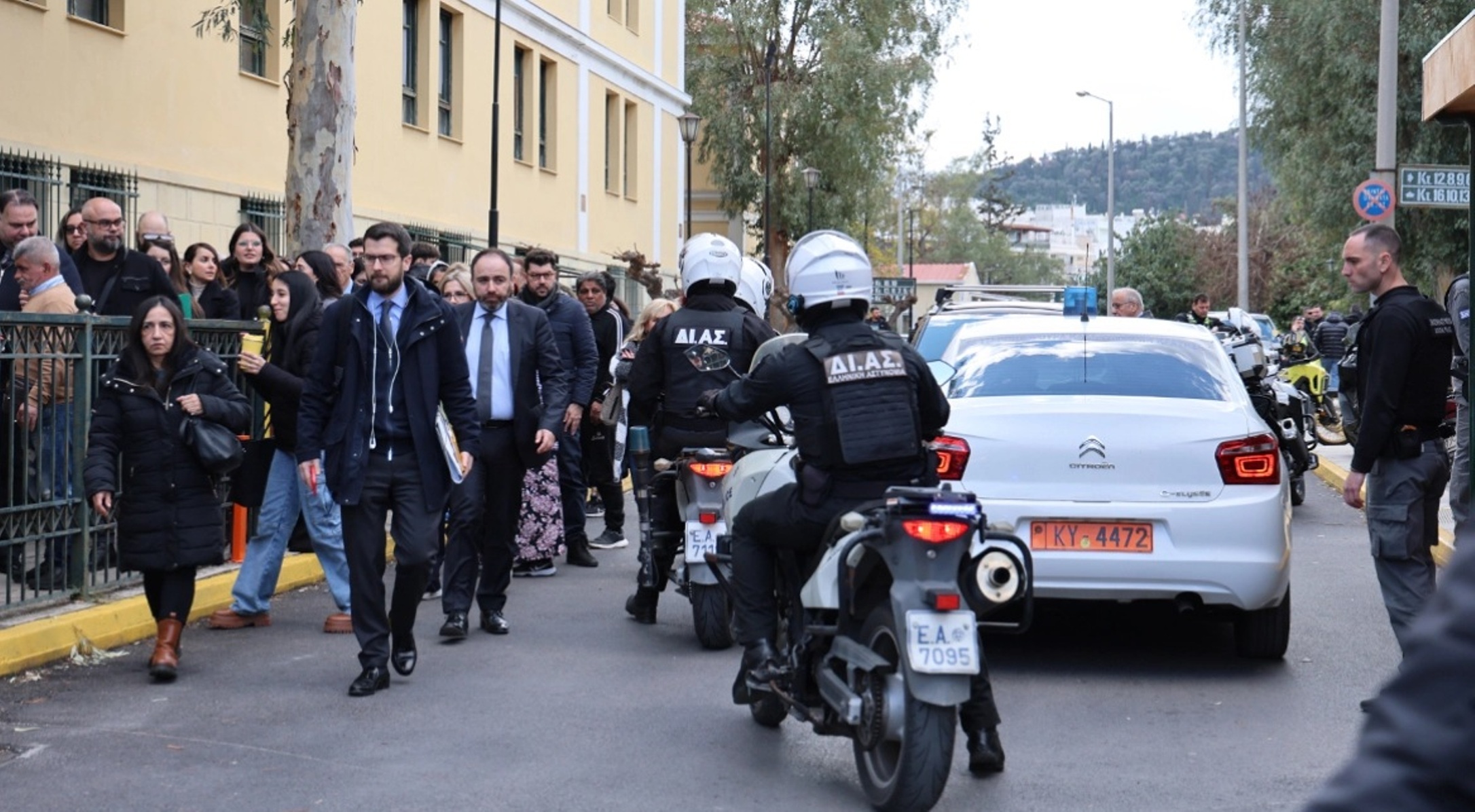 Τέλος συναγερμού στην Ευελπίδων για βόμβα ΦΩΤΟ