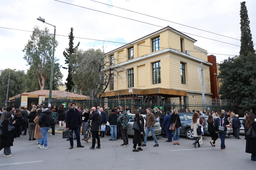 Τέλος συναγερμού στην Ευελπίδων για βόμβα ΦΩΤΟ 30 Τέλος συναγερμού στην Ευελπίδων για βόμβα ΦΩΤΟ