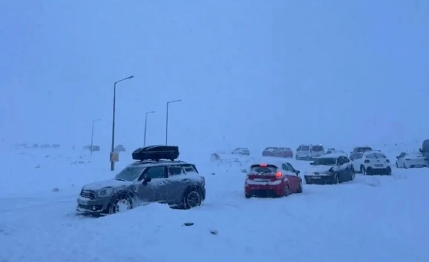 Απεγκλωβισμός 100 ατόμων ανάμεσά τους και παιδιά στο Χιονοδρομικό Φαλακρού