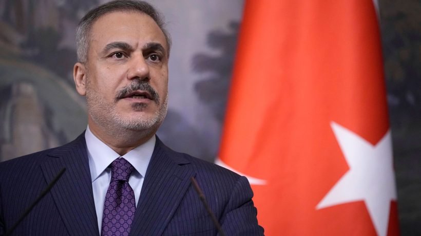 «Πρόβλημα» για Φιντάν ο Δένδιας για τα ελληνοτουρκικά