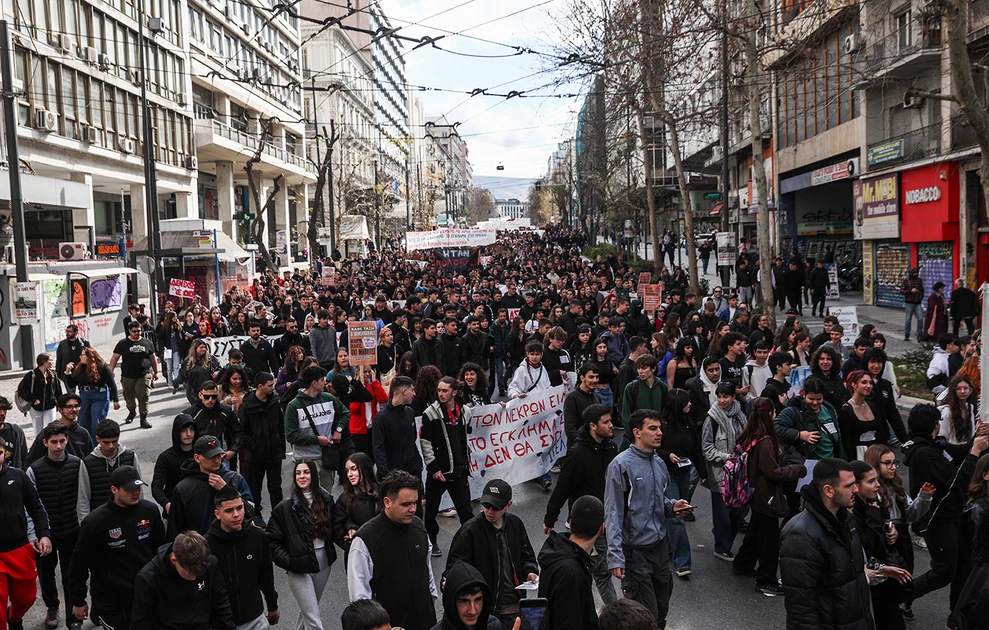 Τέμπη: Ξαναγράφτηκαν τα ονόματα των θυμάτων μπροστά στη Βουλή, πανεκπαιδευτικό συλλαλλητήριο στην Αθήνα ΦΩΤΟ 8 Τέμπη: Ξαναγράφτηκαν τα ονόματα των θυμάτων μπροστά στη Βουλή, πανεκπαιδευτικό συλλαλλητήριο στην Αθήνα ΦΩΤΟ