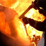 Κυλλήνη: Φωτιά σε ΙΧ  - Πρόλαβαν τα χειρότερα στο λιμάνι