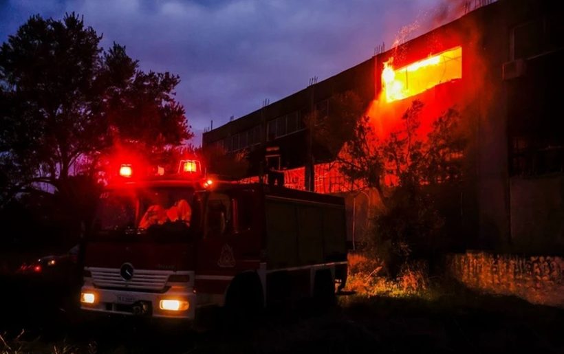 Μεγάλη φωτιά σε αποθήκη εταιρείας αθλητικών ειδών στα Σπάτα ΒΙΝΤΕΟ - ΝΕΟΤΕΡΑ 24 Μεγάλη φωτιά σε αποθήκη εταιρείας αθλητικών ειδών στα Σπάτα ΒΙΝΤΕΟ - ΝΕΟΤΕΡΑ