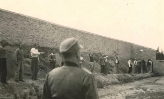 Τι υποστηρίζει ο συλλέκτης των φωτογραφιών των 200 εκτελεσθέντων της Καισαριανής