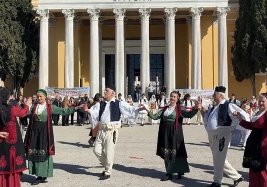 Κινητοποίηση με φουστανέλες και κλαρίνα στο Ζάππειο 35 Κινητοποίηση με φουστανέλες και κλαρίνα στο Ζάππειο