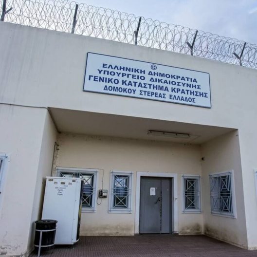 Οι αντιφάσεις του αρχιφύλακα για τη δολοφονία στις φυλακές Δομοκού