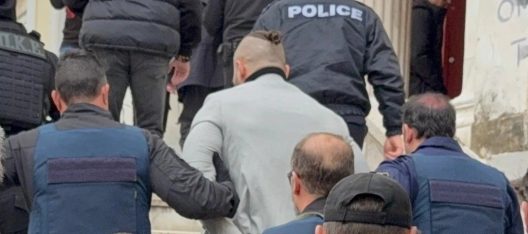 Ο δράστης μεταφέρεται στα δικαστήρια