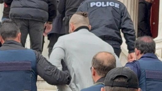 Ο δράστης μεταφέρεται στα δικαστήρια