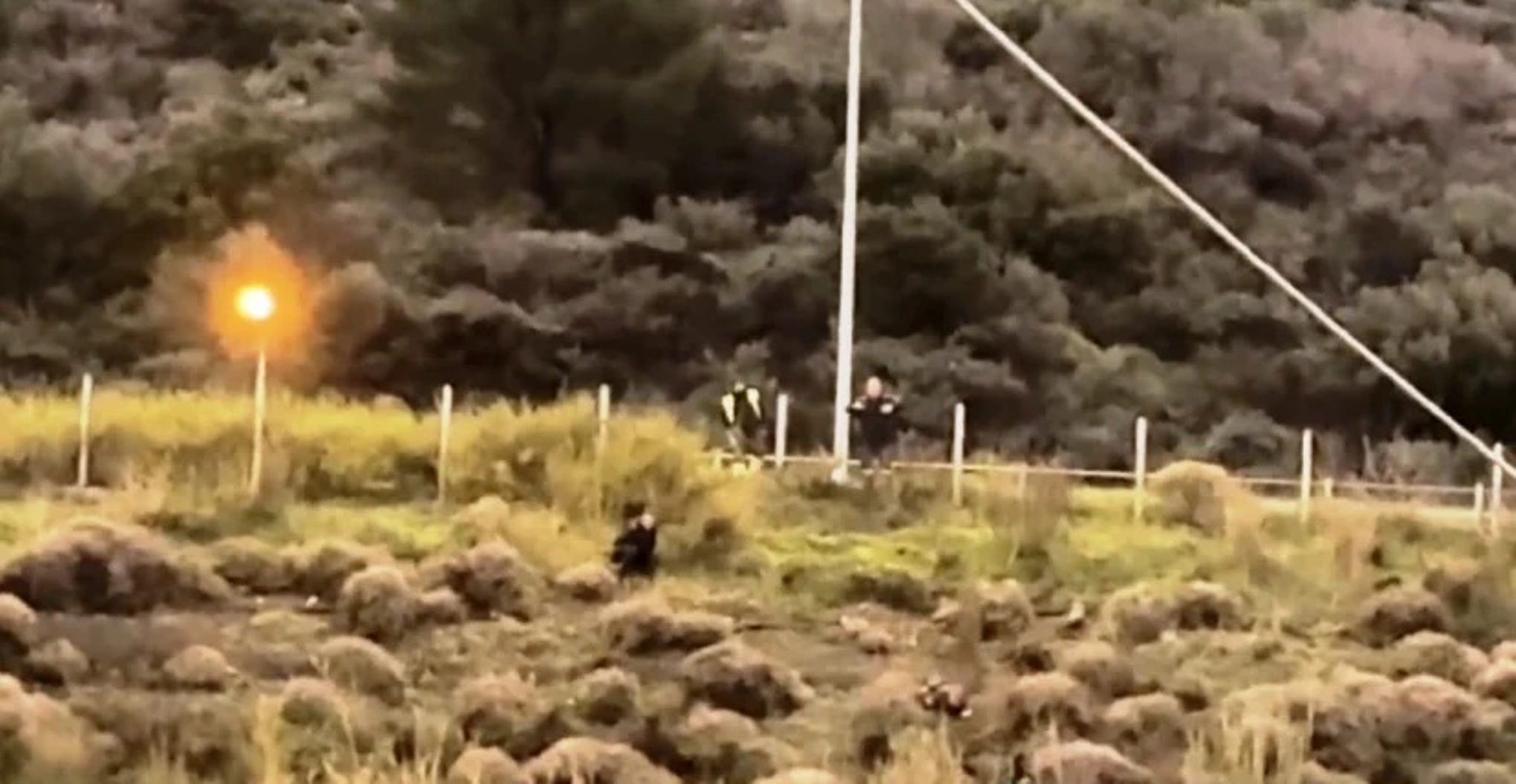 Ναύπακτος: ΒΙΝΤΕΟ με άνδρα που απειλούσε να πέσει από γέφυρα