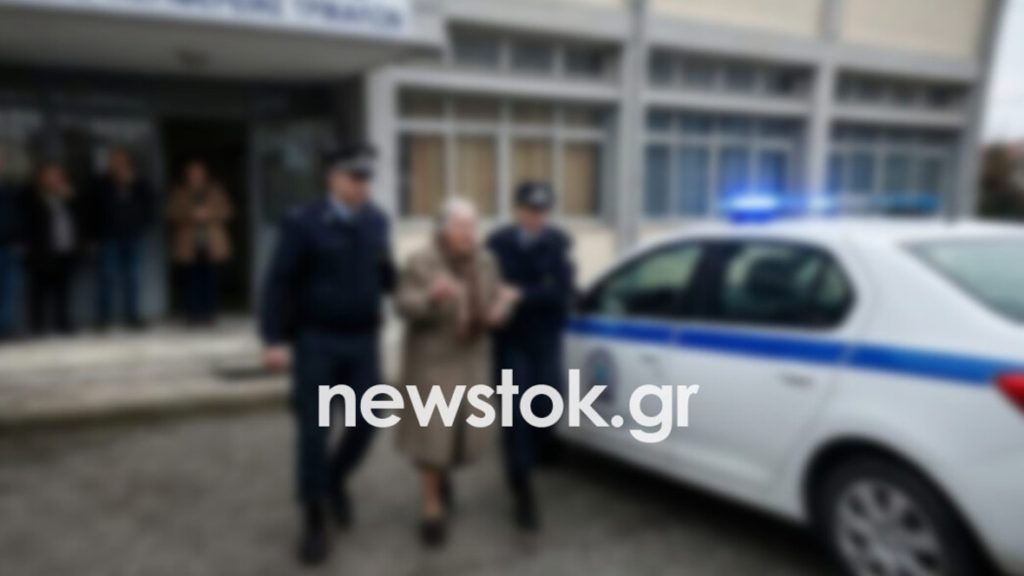 Δείτε γιατί γιαγιά μαθητή προσήχθη στην Αστυνομία στα Τρίκαλα 28 Η στιγμή της προσαγωγής της ηλικιωμένης