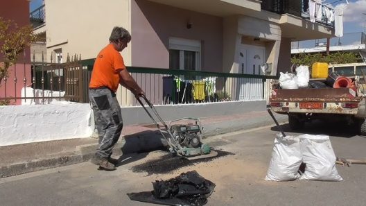 Πάτρα: Απίστευτη λακκούβα με...πατέντα κάλυψης για τα «μάτια» των οδηγών ΦΩΤΟ 26 Πάτρα: Απίστευτη λακκούβα με...πατέντα κάλυψης για τα «μάτια» των οδηγών ΦΩΤΟ