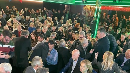 Πάτρα: Η πίτα της ΝΕ ΠΑΣΟΚ Αχαΐας - Γ. Παπανδρέου: «Αλλάξαμε τη χώρα» ΦΩΤΟ