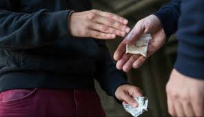 Αγρίνιο: Τρεις συλλήψεις για ναρκωτικά, μέθη και σωματικές βλάβες