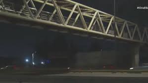 Αττική: Ανδρας έπεσε από πεζογέφυρα και παρασύρθηκε από απορριμματοφόρο