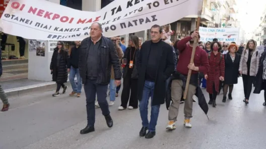 Πάτρα: Η Δημοτική αρχή στην απεργιακή συγκέντρωση για τα Τέμπη