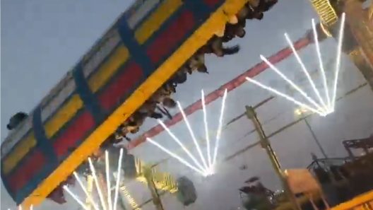 Ινδία: Ένας νεκρός και τραυματίες σε Λούνα Παρκ, από κατάρρευση που σοκάρει ΒΙΝΤΕΟ