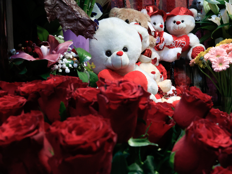 Πάτρα: Στα «κόκκινα» για τον Άγιο Βαλεντίνο - «Χαμός» στα ανθοπωλεία - Πάνω από 100.000 τριαντάφυλλα του Έρωτα στην αγορά