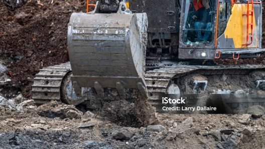 Κατάκολο: Ειδικό συνεργείο από Αθήνα, για απομάκρυνση βράχου ΒΙΝΤΕΟ