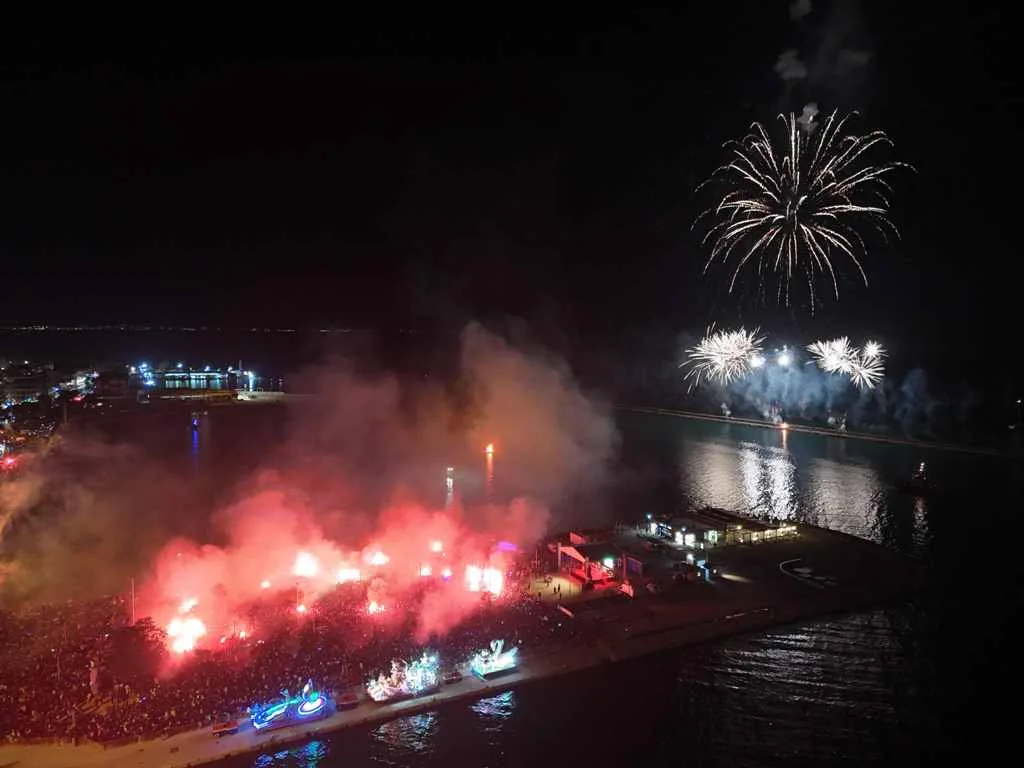 Τίτλοι τέλους για το Πατρινό Καρναβάλι με μια εντυπωσιακή τελετή λήξης ΦΩΤΟ - ΒΙΝΤΕΟ