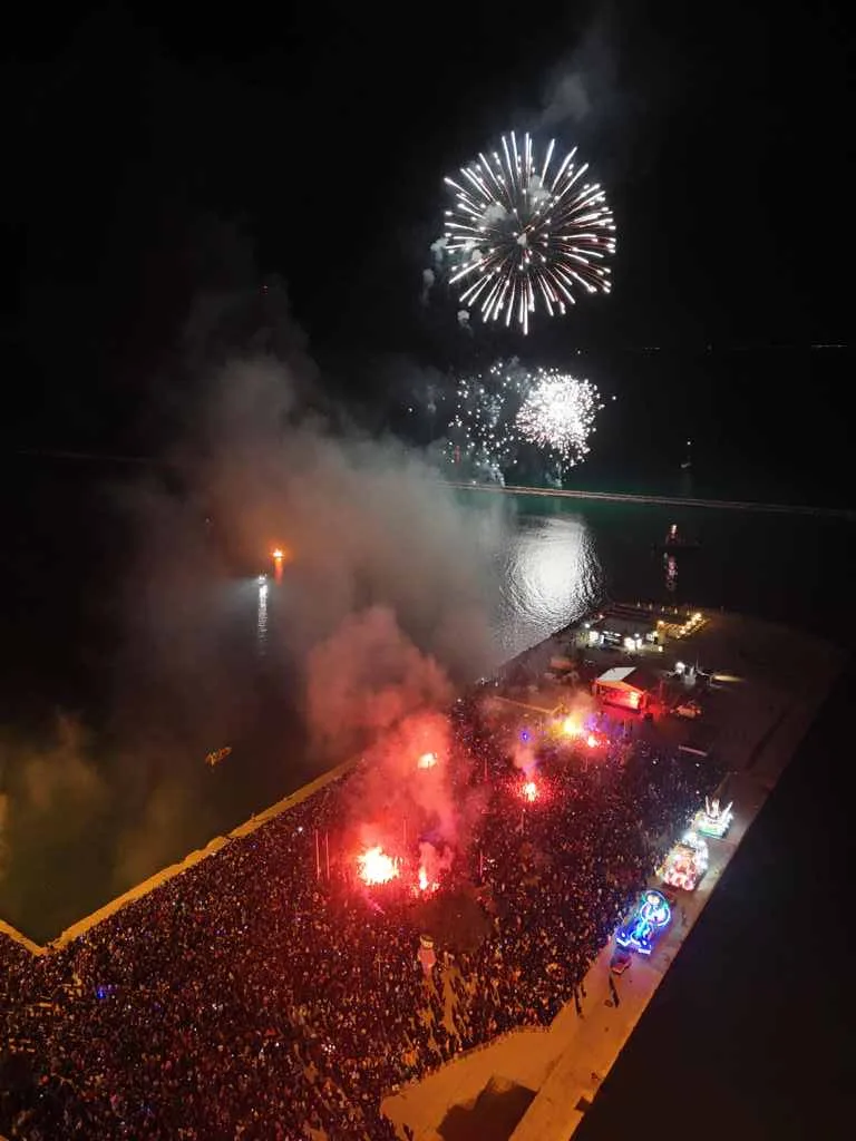 Τίτλοι τέλους για το Πατρινό Καρναβάλι με μια εντυπωσιακή τελετή λήξης ΦΩΤΟ - ΒΙΝΤΕΟ