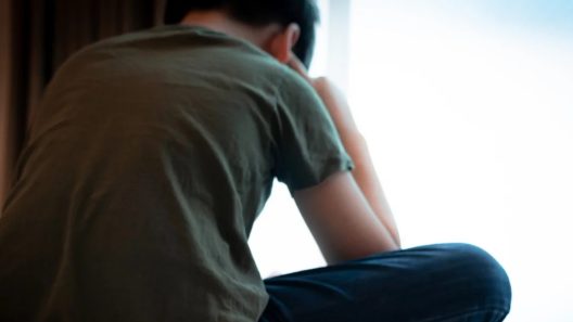 Νίκαια: Του την «έστησαν» και τον βίασαν, ανήλικη ανάμεσα στους συλληφθέντες, τι υποστηρίζει μητέρα κατηγορούμενου