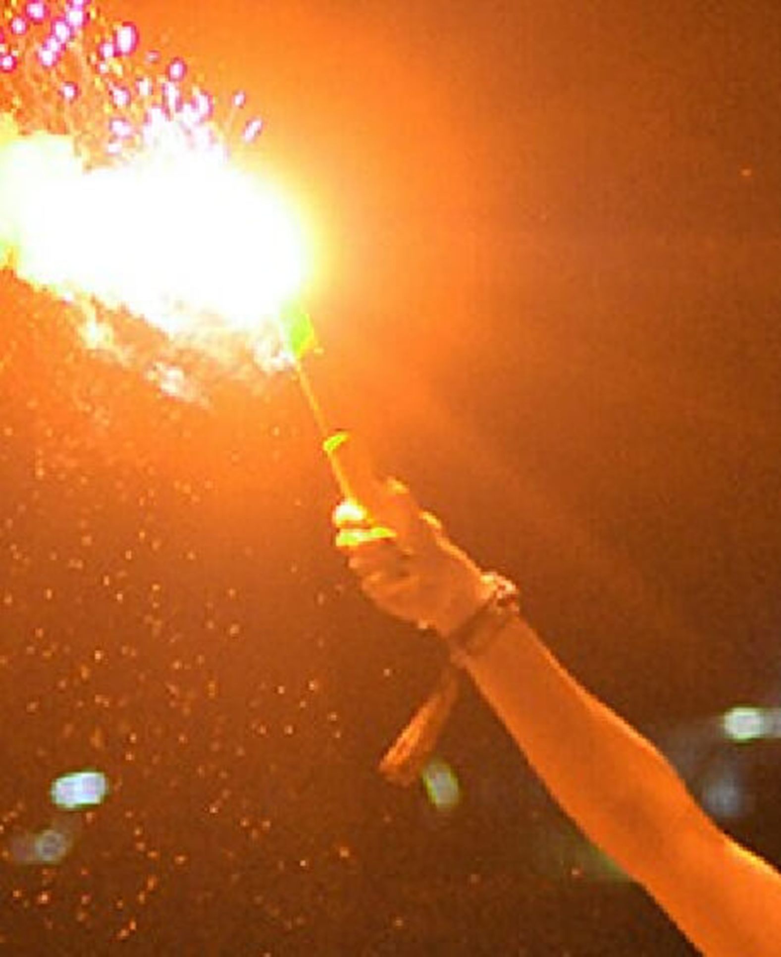 Πάτρα: Πιάστηκε να κατέχει 25 καπνογόνα 4 Πάτρα: Πιάστηκε να κατέχει 25 καπνογόνα