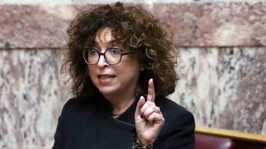 «Ελεύθερη» από την Πλεύση, παραμένω στη Βουλή λέει η Καραγεωργοπούλου