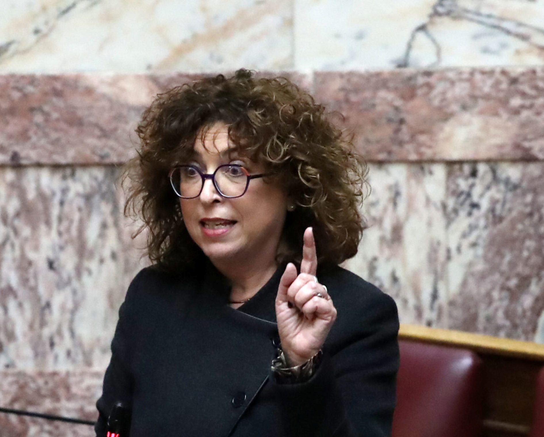 «Ελεύθερη» από την Πλεύση, παραμένω στη Βουλή λέει η Καραγεωργοπούλου