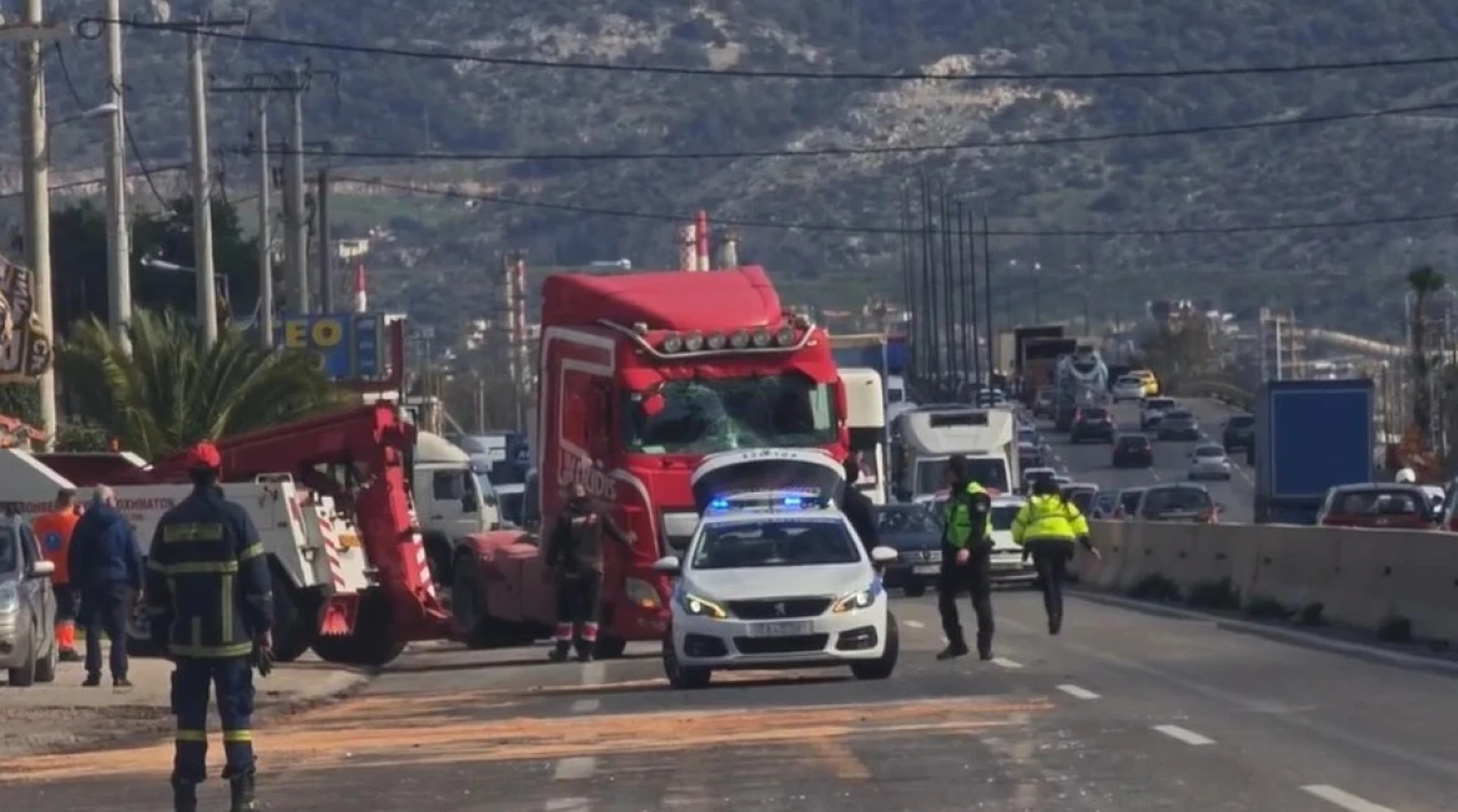 Το σημείο του ατυχήματος με τις νταλίκες