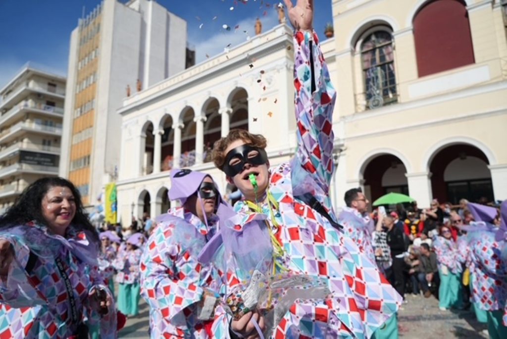 Πατρινό Καρναβάλι 2026: Αφησε εποχή η Μεγάλη Παρέλαση, χιλιάδες καρναβαλιστές μετέφεραν το κέφι ΦΩΤΟ - ΒΙΝΤΕΟ