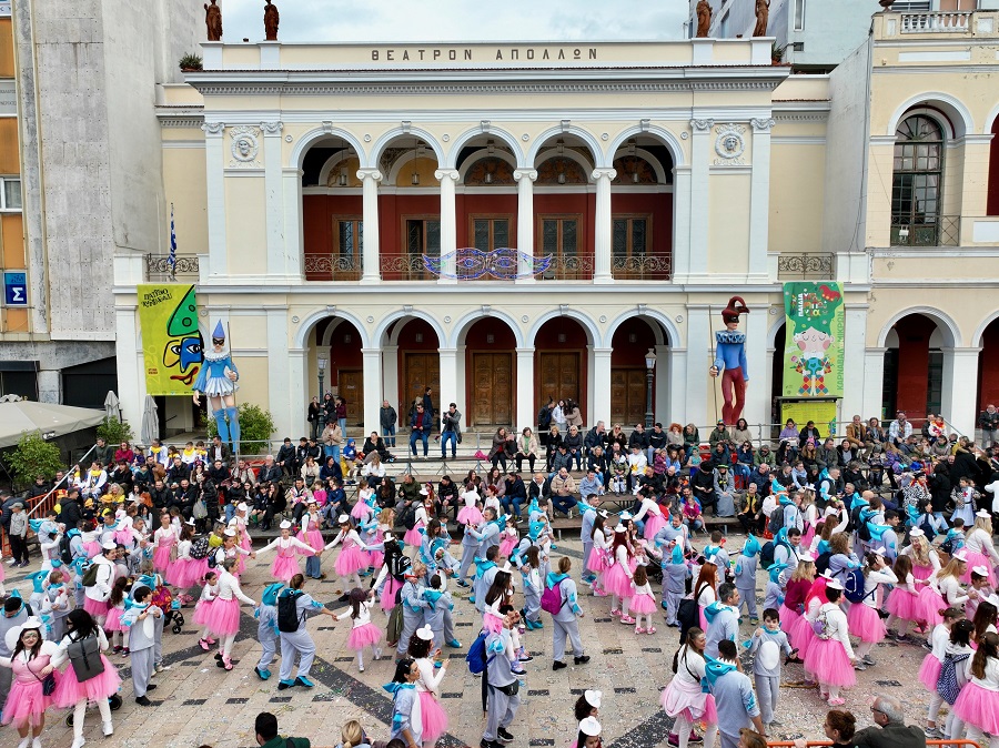 Πάτρα - Καρναβάλι των Μικρών 2026: Χιλιάδες παιδιά πλημμύρισαν την πόλη ΦΩΤΟΡΕΠΟΡΤΑΖ - ΒΙΝΤΕΟ