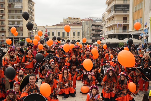 Πάτρα - Καρναβάλι των Μικρών 2026: Χιλιάδες παιδιά πλημμύρισαν την πόλη ΦΩΤΟΡΕΠΟΡΤΑΖ - ΒΙΝΤΕΟ