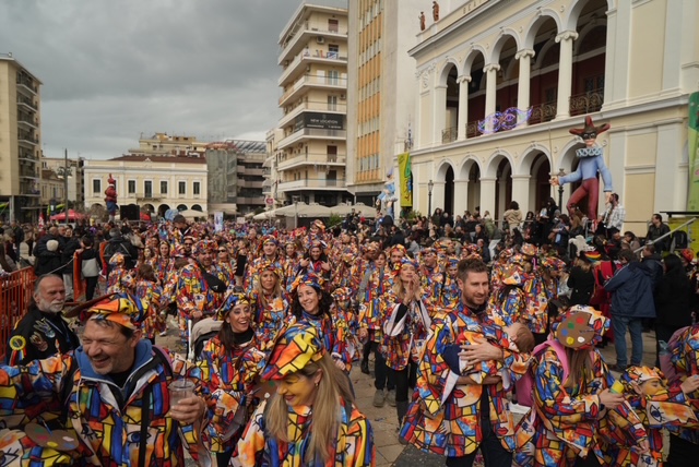 Πάτρα - Καρναβάλι των Μικρών 2026: Χιλιάδες παιδιά πλημμύρισαν την πόλη ΦΩΤΟΡΕΠΟΡΤΑΖ - ΒΙΝΤΕΟ