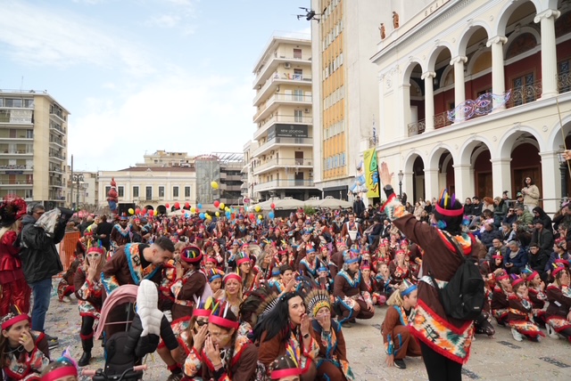 Πάτρα - Καρναβάλι των Μικρών 2026: Χιλιάδες παιδιά πλημμύρισαν την πόλη ΦΩΤΟΡΕΠΟΡΤΑΖ - ΒΙΝΤΕΟ
