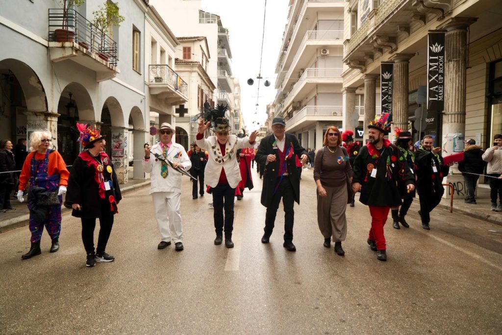 Πάτρα - Καρναβάλι των Μικρών 2026: Χιλιάδες παιδιά πλημμύρισαν την πόλη ΦΩΤΟΡΕΠΟΡΤΑΖ - ΒΙΝΤΕΟ