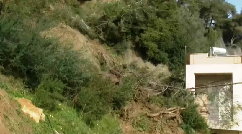 Κατάκολο: Απο μια «κλωστή» κρέμεται βράχος πάνω από σπίτια, κίνδυνος υπερχείλισης του Αλφείου ΦΩΤΟ - ΒΙΝΤΕΟ