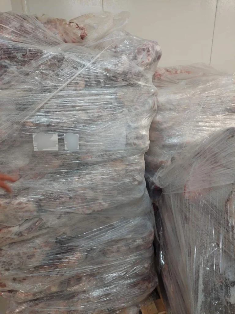 Σχεδόν 5.000 κιλά ακατάλληλου κρέατος κατασχέθηκαν την Τσικνοπέμπτη στην Αττική ΦΩΤΟ