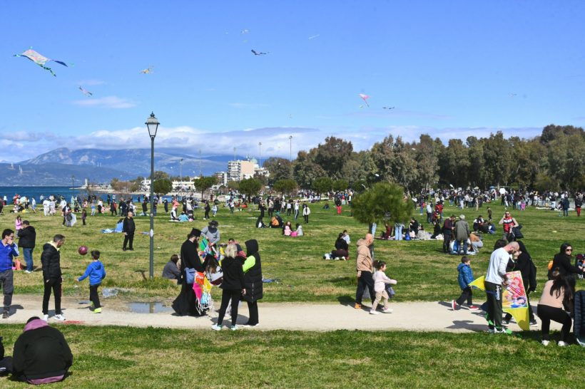 Πάτρα: Πλήθος κόσμου σε Πλαζ, Ν. Πάρκο, Παραλία για την Καθαρά Δευτέρα
