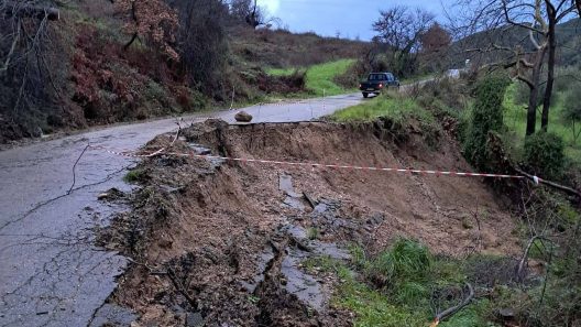 Αχαΐα: Μεγάλη κατολίσθηση σε δρόμο προς τον Κάλφα Τριταίας ΦΩΤΟ