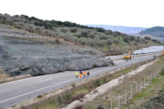 Ιόνια Οδός: Ο Λέκκας για την κατολίσθηση, πώς θα είχε αποφευχθεί