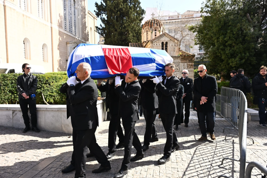 Η σορός της Ελένης Γλύκατζη - Αρβελέρ τέθηκε σε λαϊκό προσκύνημα