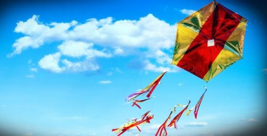 Αχαΐα: Με ηλιοφάνεια και ούριο άνεμο πετάμε χαρταετό - Ιδανικές οι συνθήκες στον Κορινθιακό κόλπο