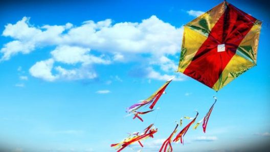 Αχαΐα: Με ηλιοφάνεια και ούριο άνεμο πετάμε χαρταετό - Ιδανικές οι συνθήκες στον Κορινθιακό κόλπο