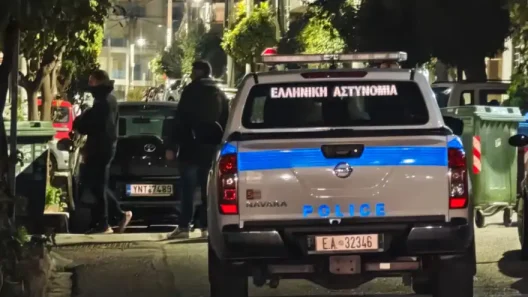 Κορυδαλλός: Ζημιές σε ΙΧ και σε σπίτι από χειροβομβίδα ΦΩΤΟ