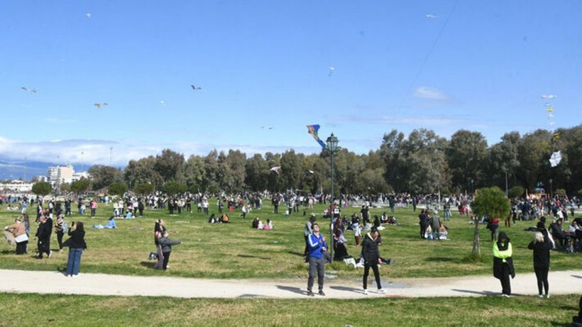 Κούλουμα σε πλαζ, νότιο πάρκο και κόκκινο μύλο, στην Πάτρα