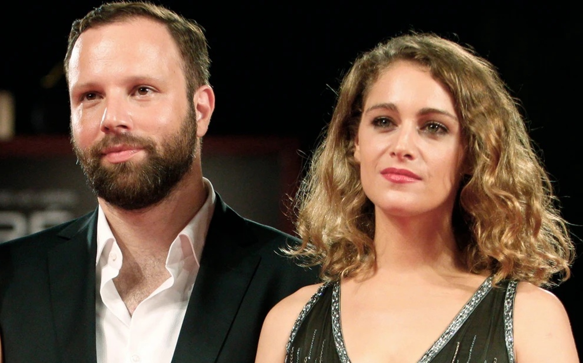 «Έπεσα θύμα βιασμού δύο φορές» αποκαλύπτει η σύζυγος του Γιώργου Λάνθιμου