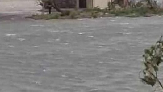 «Δοκιμάζεται» η Λήμνος από την κακοκαιρία, επιχείρηση απεγκλωβισμού ατόμων ΦΩΤΟ - ΒΙΝΤΕΟ